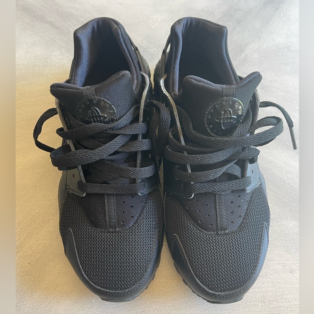 Youth Nike Huarache Sneakers -  Size 6Y